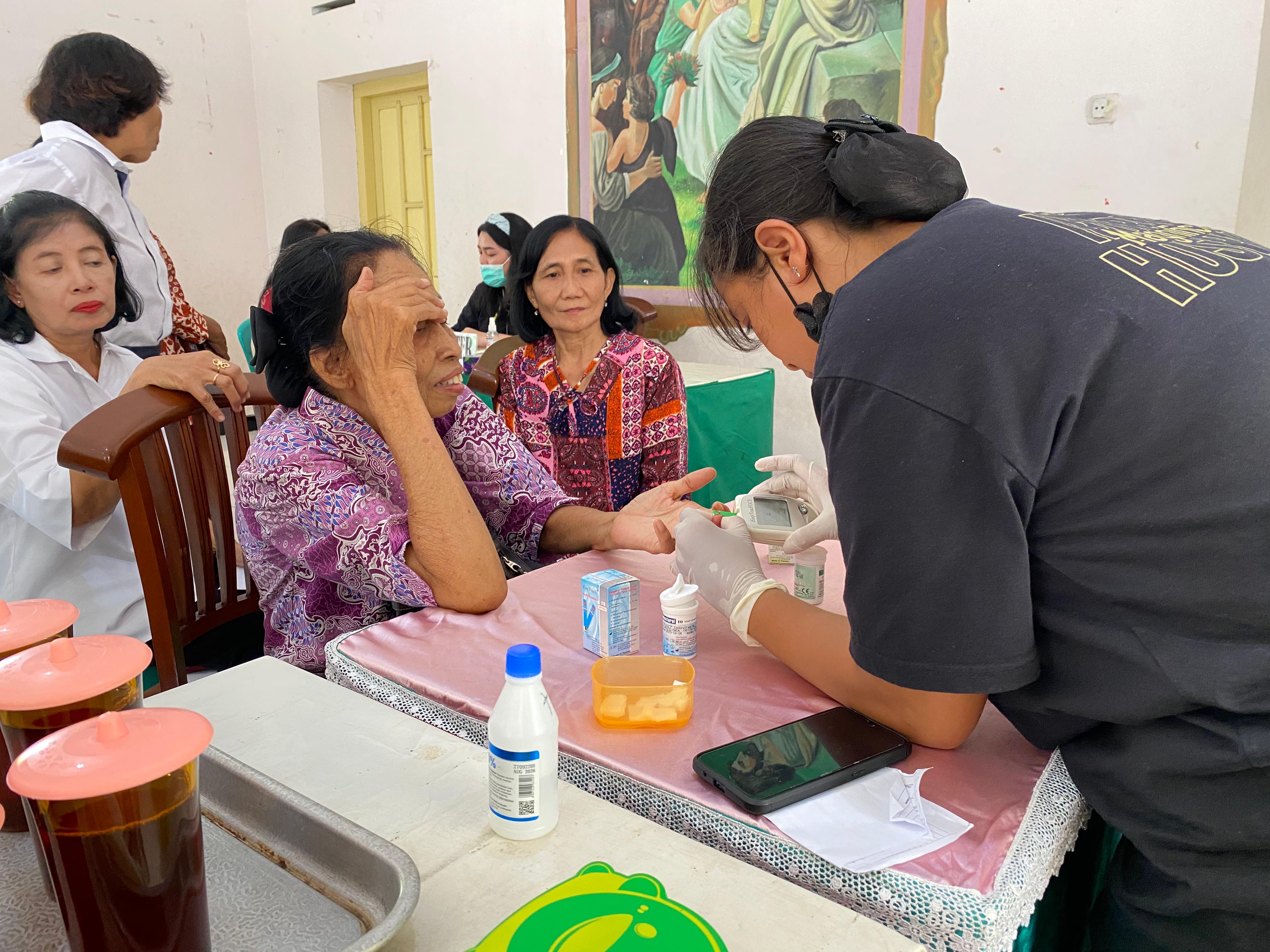 gallery kegiatan, Pemeriksaan Kesehatan Untuk Adiyuswa GKJ BAKI, Tim Kesehatan, gereja kristen jawa, gkj, gkj baki, gereja kristen jawa baki, baki, sukoharjo, gkj klasis sukoharjo, klasis sukoharjo, klasis, sinode gkj, sinode 